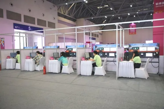 助力第二届“一带一路”国际技能大赛智能汽车软件技术表演赛顺利举办